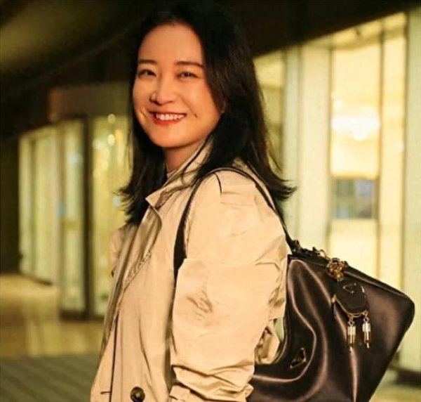 顺发配资 从54亿女王到被吐槽套路，贾玲新片引争议，真诚还能救她吗？