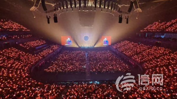 联美配资 潘玮柏青岛开唱燃爆全场 “票根经济”拉动文旅消费